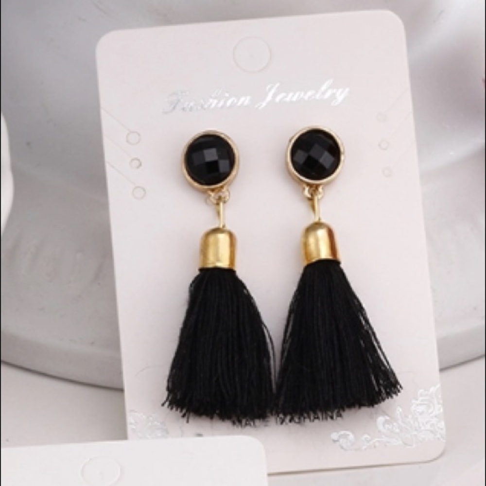 NEW!๐๐BLACK! TASSEL! DROP! EARRINGS!๐๐GOLDEN! - Picture 2 of 3